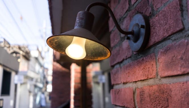Cuidados que deve ter com a luminária rústica na área externa