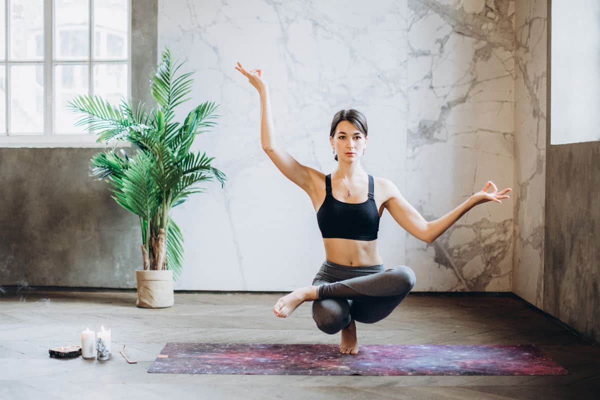 Yoga para Aliviar o Estresse - 7 posições para relaxamento e bem-estar.
