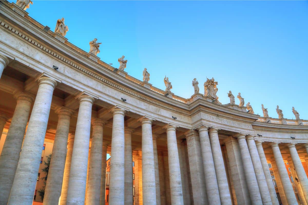 De Aparecida a Roma: A Arquitetura da Basílica de Aparecida e a Basílica de São Pedro!