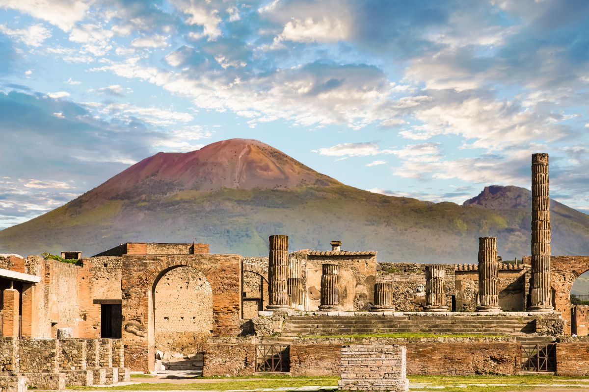 Pompeia: A Cidade Petrificada pelo Vesúvio e Seus Segredos Revelados!